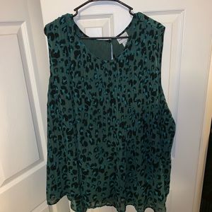 NWOT Ava & Viv Green Leopard Top 4X